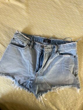 Abercrombie & Fitch Light Wash Frayed Hem Denim Shorts